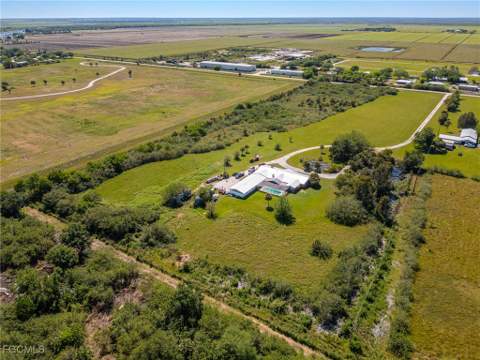 1085 West Ave, Moore Haven FL - photo 18 of 48