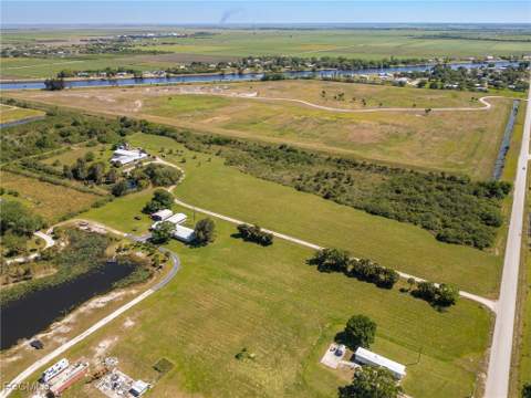 1085 West Ave, Moore Haven FL - photo 24 of 48
