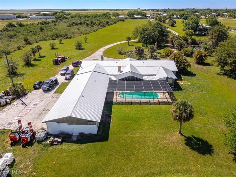 4 bedroom SingleFamilyResidence at 1085 West Ave, Moore Haven, Moore Haven — photo 4
