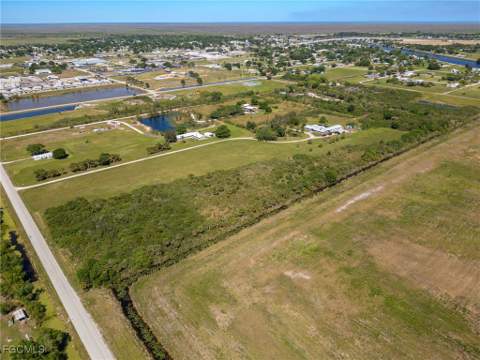 1085 West Ave, Moore Haven FL - photo 7 of 48
