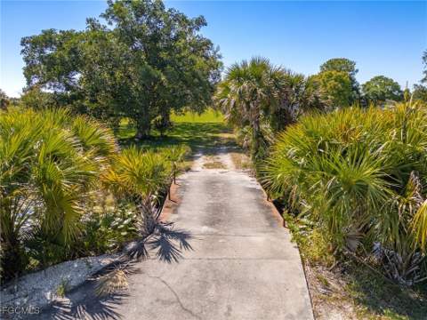 1085 West Ave, Moore Haven FL - photo 9 of 48