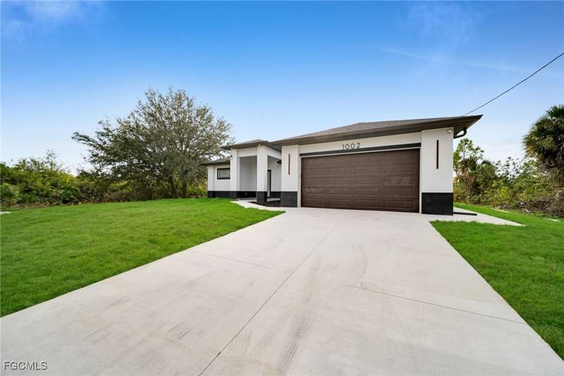 4 bedroom SingleFamilyResidence at 1002 Kanuga St E, Lehigh Acres, Lehigh Acres — photo 3