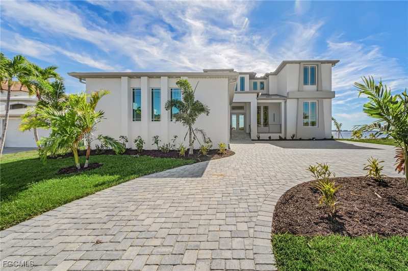 4 bedroom SingleFamilyResidence at 606 Coral Dr, Cape Coral, Cape Coral — photo 1