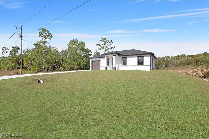 3 bedroom SingleFamilyResidence at 1127 Rachel St E, Lehigh Acres, Lehigh Acres — photo 2