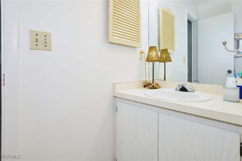 3350 Alouette Cir 1, Fort Myers FL - photo 21 of 35
