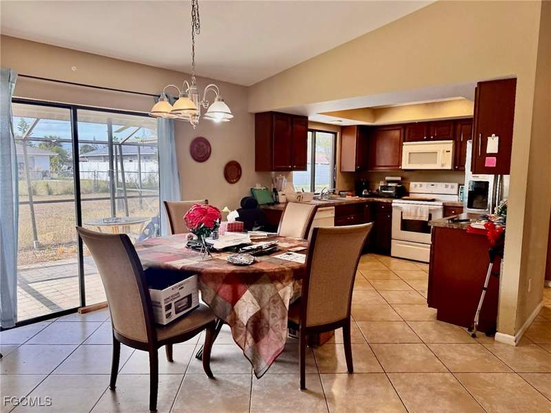 3 bedroom SingleFamilyResidence at 214 NE 9th Ct, Cape Coral, Cape Coral — photo 3