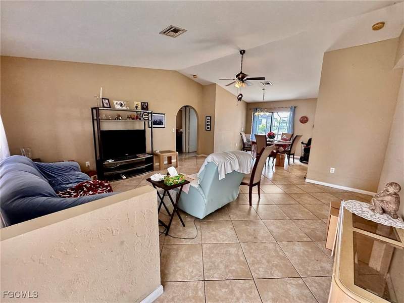 3 bedroom SingleFamilyResidence at 214 NE 9th Ct, Cape Coral, Cape Coral — photo 5