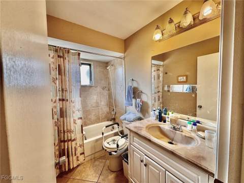 214 NE 9th Ct, Cape Coral FL - photo 8 of 19