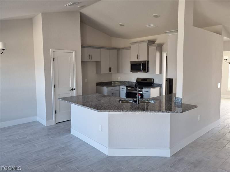 4 bedroom SingleFamilyResidence at 2814 NW 7th Ter, Cape Coral, Cape Coral — photo 4