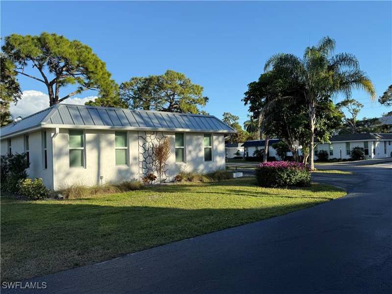 2 bedroom SingleFamilyResidence at 310 Carnaby Ct, Royal Arms Villas, Naples — photo 1