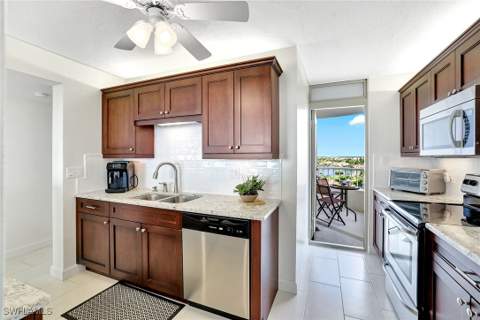 260 Seaview Ct 906, Marco Island FL - photo 10 of 37