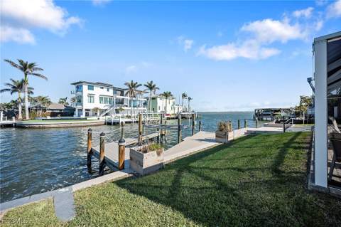 49 Fairview Blvd, Fort Myers Beach FL - photo 9 of 35