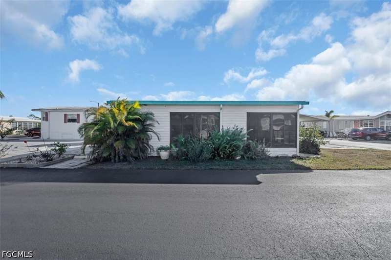 1 bedroom ManufacturedHome at 134 Amble Dr, Fountain View Rv Resort, North Fort Myers — photo 1