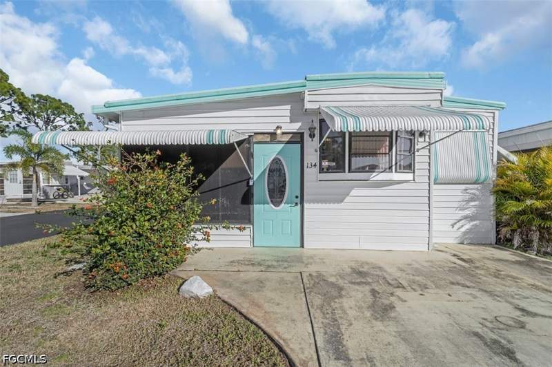 1 bedroom ManufacturedHome at 134 Amble Dr, Fountain View Rv Resort, North Fort Myers — photo 4