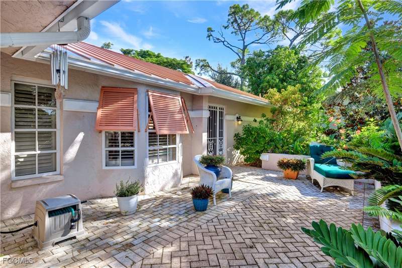3 bedroom SingleFamilyResidence at 15830 Gleneagle Ct, McGregor Woods, Fort Myers — photo 2