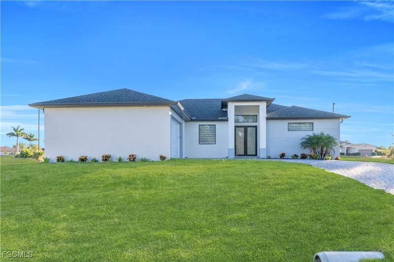 4 bedroom SingleFamilyResidence at 911 NW 37th Pl, Cape Coral, Cape Coral — photo 3