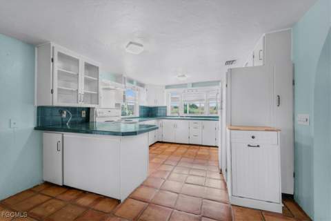 1083 Sunset Strip, Moore Haven FL - photo 11 of 48