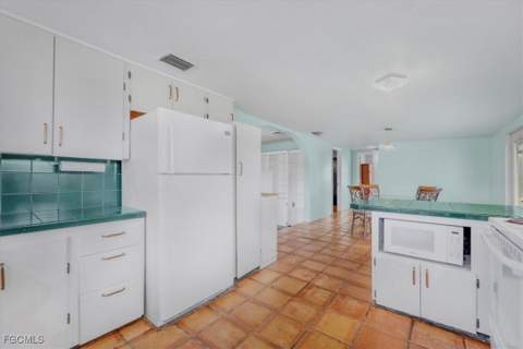 1083 Sunset Strip, Moore Haven FL - photo 13 of 48