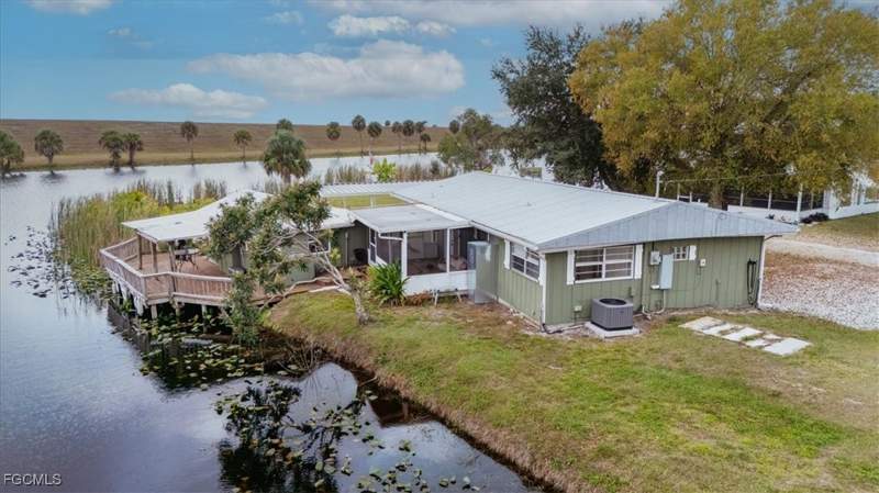 2 bedroom SingleFamilyResidence at 1083 Sunset Strip, Moore Haven, Moore Haven — photo 2