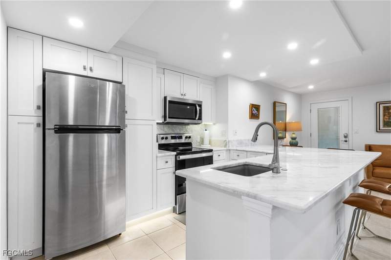 1 bedroom Condominium at 2800 Gulf Shore Blvd N 100, Gulf Bay Apartments, Naples — photo 5