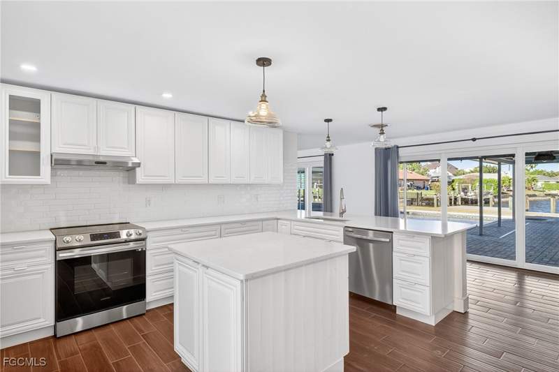 3 bedroom SingleFamilyResidence at 541 Bayside DR, SUNSET COVE, Fort Myers — photo 1