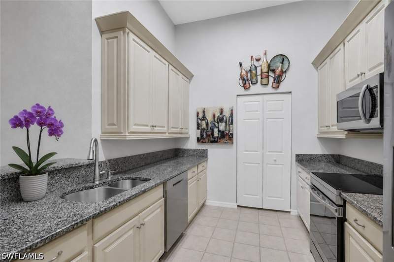 3 bedroom Condominium at 27107 N Matheson Ave 204, Gardens Of Bonita Springs, Bonita Springs — photo 2