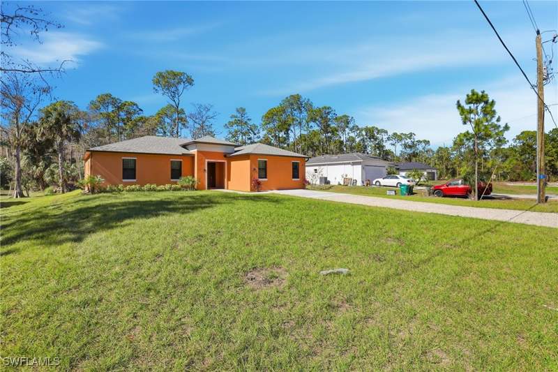 4 bedroom SingleFamilyResidence at 2167 Della Dr, Naples Farm Sites, Naples — photo 3