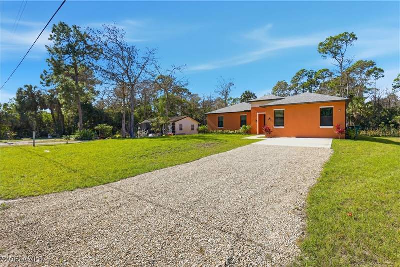 4 bedroom SingleFamilyResidence at 2167 Della Dr, Naples Farm Sites, Naples — photo 5