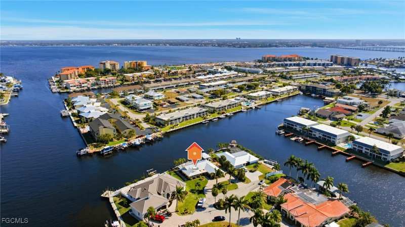 3 bedroom SingleFamilyResidence at 1755 SE 40th Ter, Cape Coral, Cape Coral — photo 1