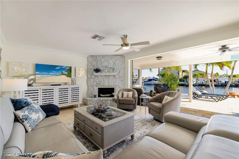 3 bedroom SingleFamilyResidence at 1755 SE 40th Ter, Cape Coral, Cape Coral — photo 3