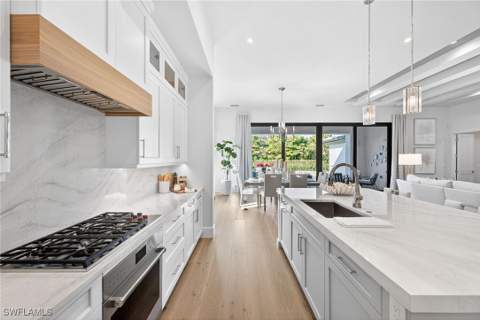 2051 Cambridge Park Dr, Naples FL - photo 12 of 41