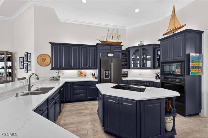 5 bedroom SingleFamilyResidence at 15411 Catalpa Cove Ln, Catalpa Cove, Fort Myers — photo 3