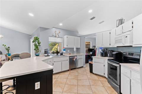 1532 NE 34th Ln, Cape Coral FL - photo 6 of 30