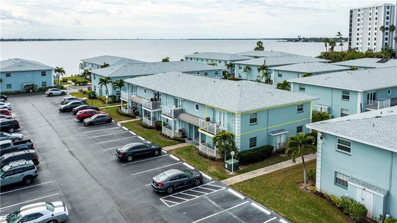 2 bedroom Condominium at 3324 N Key Dr 8, Palms At Waters Edge, North Fort Myers — photo 2