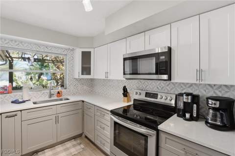 1432 Windsor Ct, Cape Coral FL - photo 8 of 35
