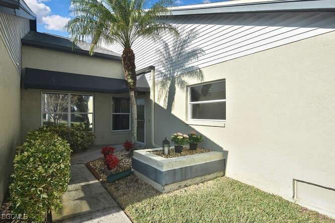 3 bedroom Attached at 2301 McGregor Park Cir, McGregor Park Condo, Fort Myers — photo 5
