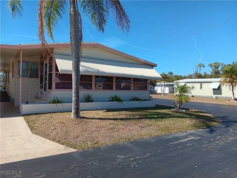 2 bedroom ManufacturedHome at 610 Friendly Pl, Lazy Days Mobile Village, North Fort Myers — photo 1