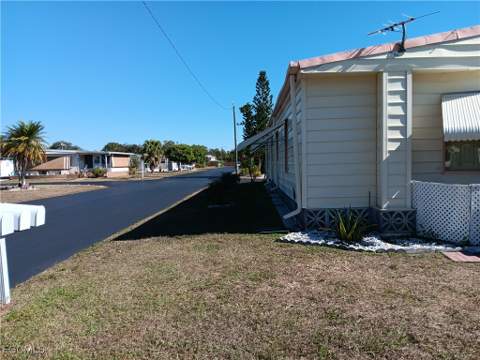 610 Friendly Pl, North Fort Myers FL - photo 13 of 17