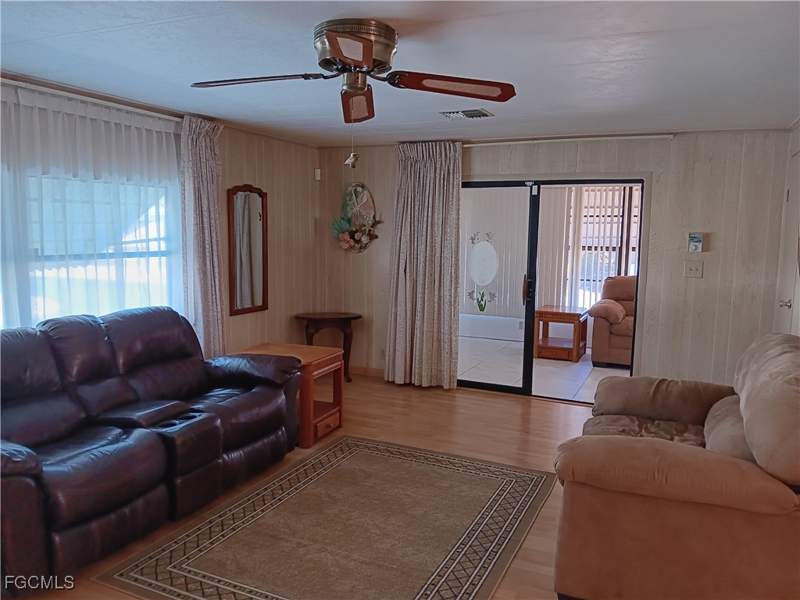 2 bedroom ManufacturedHome at 610 Friendly Pl, Lazy Days Mobile Village, North Fort Myers — photo 5