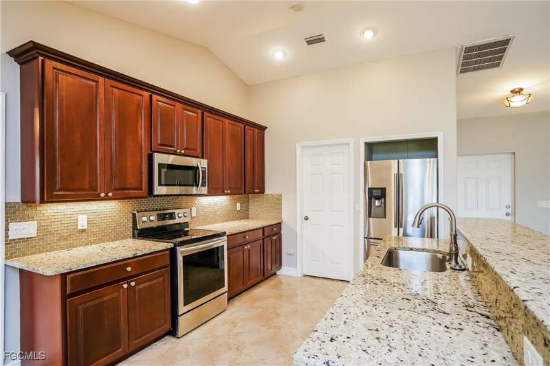 4 bedroom SingleFamilyResidence at 229 NE 7th Pl, Cape Coral, Cape Coral — photo 3