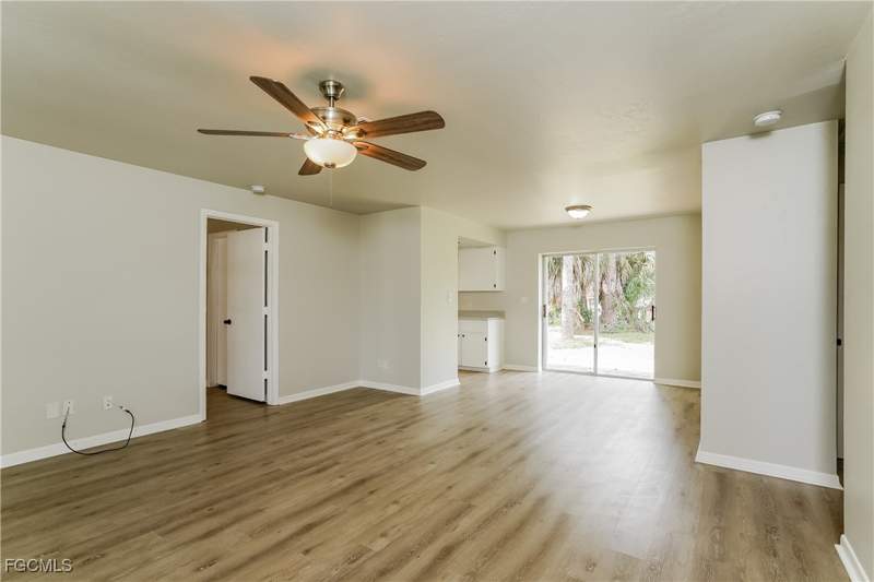 3 bedroom SingleFamilyResidence at 19116 Coconut Rd, San Carlos Park, Fort Myers — photo 3