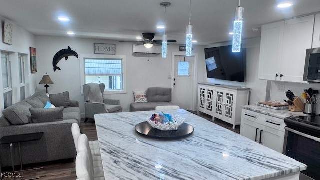 2 bedroom ManufacturedHome at 5524 Ben Franklin Ln, Old Bridge Village, North Fort Myers — photo 3