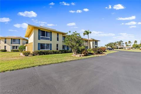 378 Palm Dr 4, Naples FL - photo 6 of 50