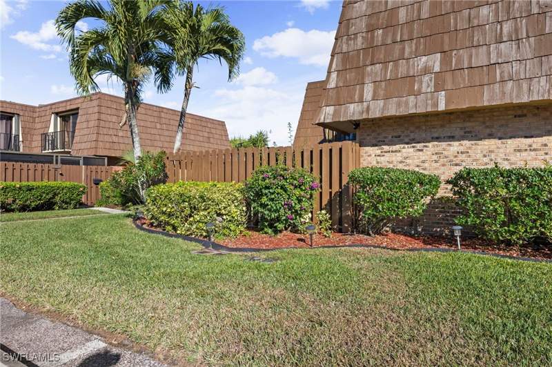 2 bedroom Townhouse at 1569 Park Meadows Dr 2, Parkwoods Townhouse Community, Fort Myers — photo 3