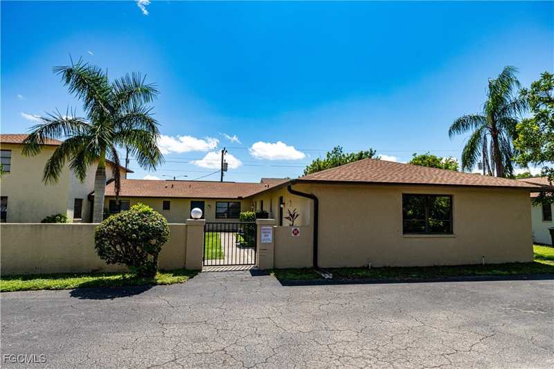 2 bedroom Condominium at 1104 SE 8th St 7, Marnor Condo, Cape Coral — photo 1