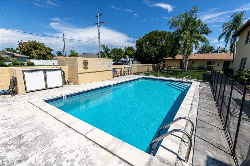 2 bedroom Condominium at 1104 SE 8th St 7, Marnor Condo, Cape Coral — photo 2