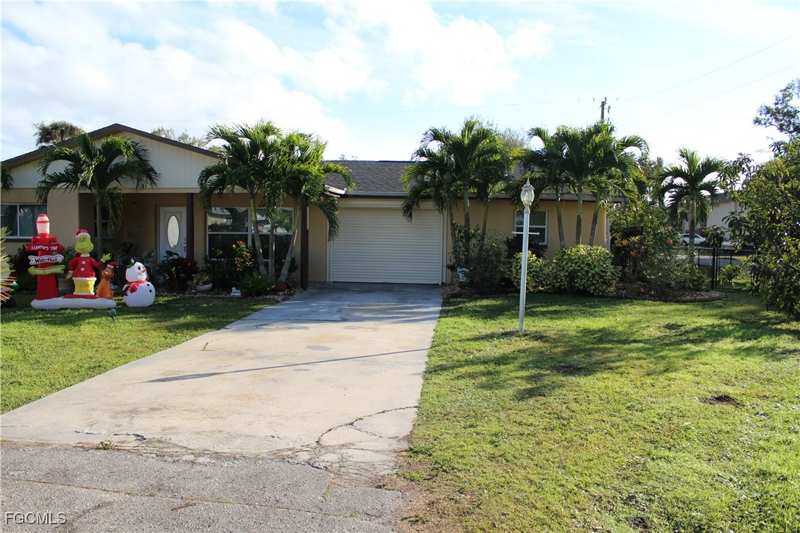 4 bedroom SingleFamilyResidence at 679 Canal Dr, Edgewaters Gardens, North Fort Myers — photo 1