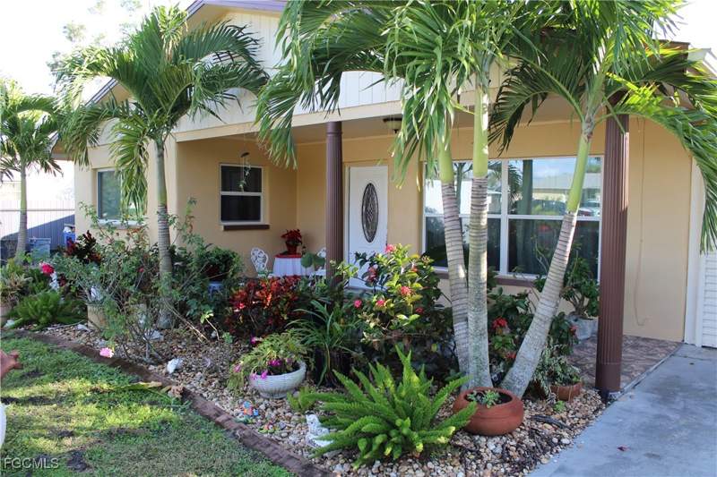 4 bedroom SingleFamilyResidence at 679 Canal Dr, Edgewaters Gardens, North Fort Myers — photo 2