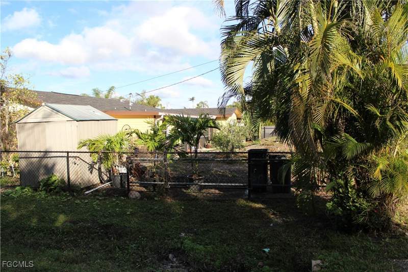 4 bedroom SingleFamilyResidence at 679 Canal Dr, Edgewaters Gardens, North Fort Myers — photo 5