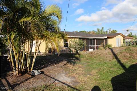 679 Canal Dr, North Fort Myers FL - photo 7 of 35